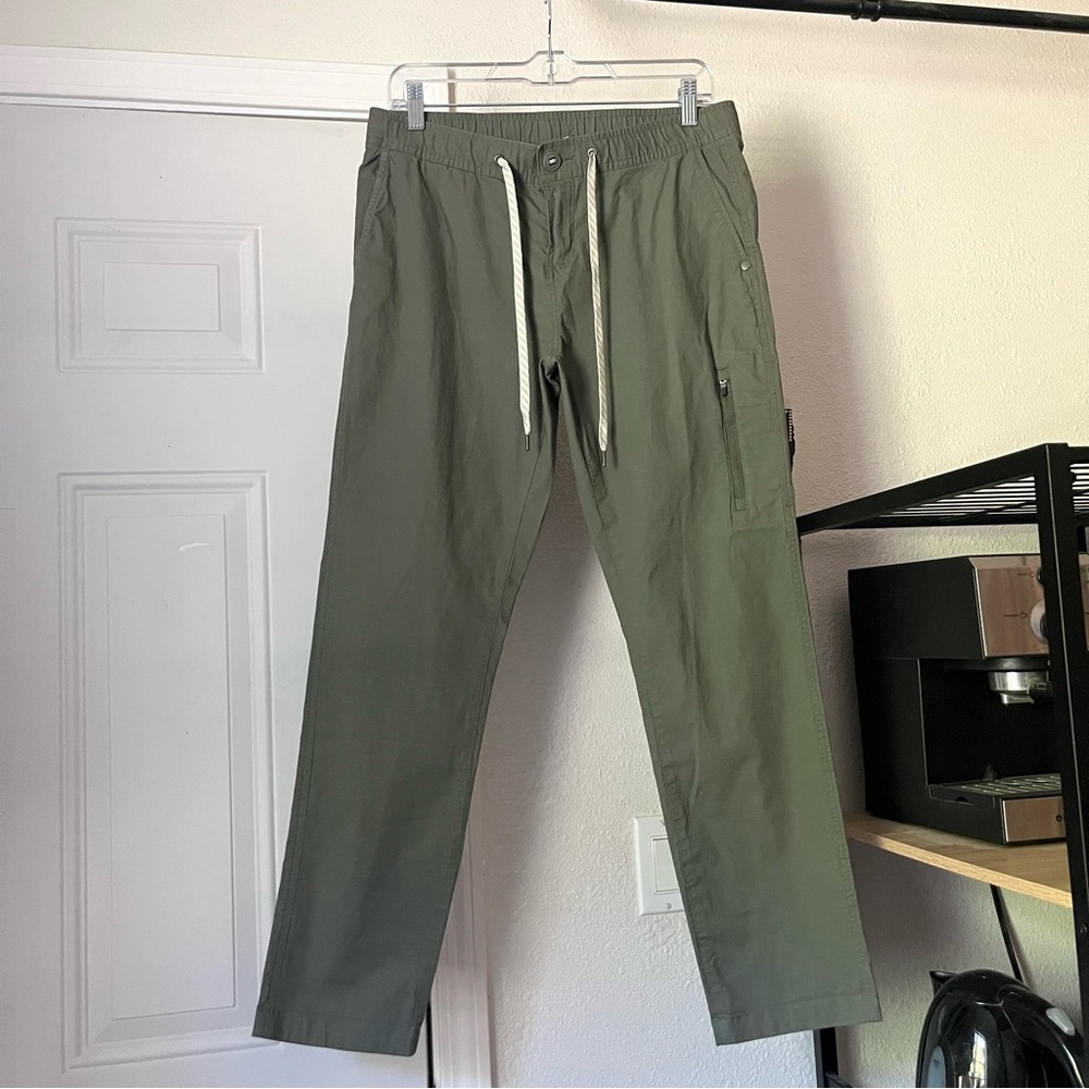 VUORI olive army green drawstring waist jogger athletic pants